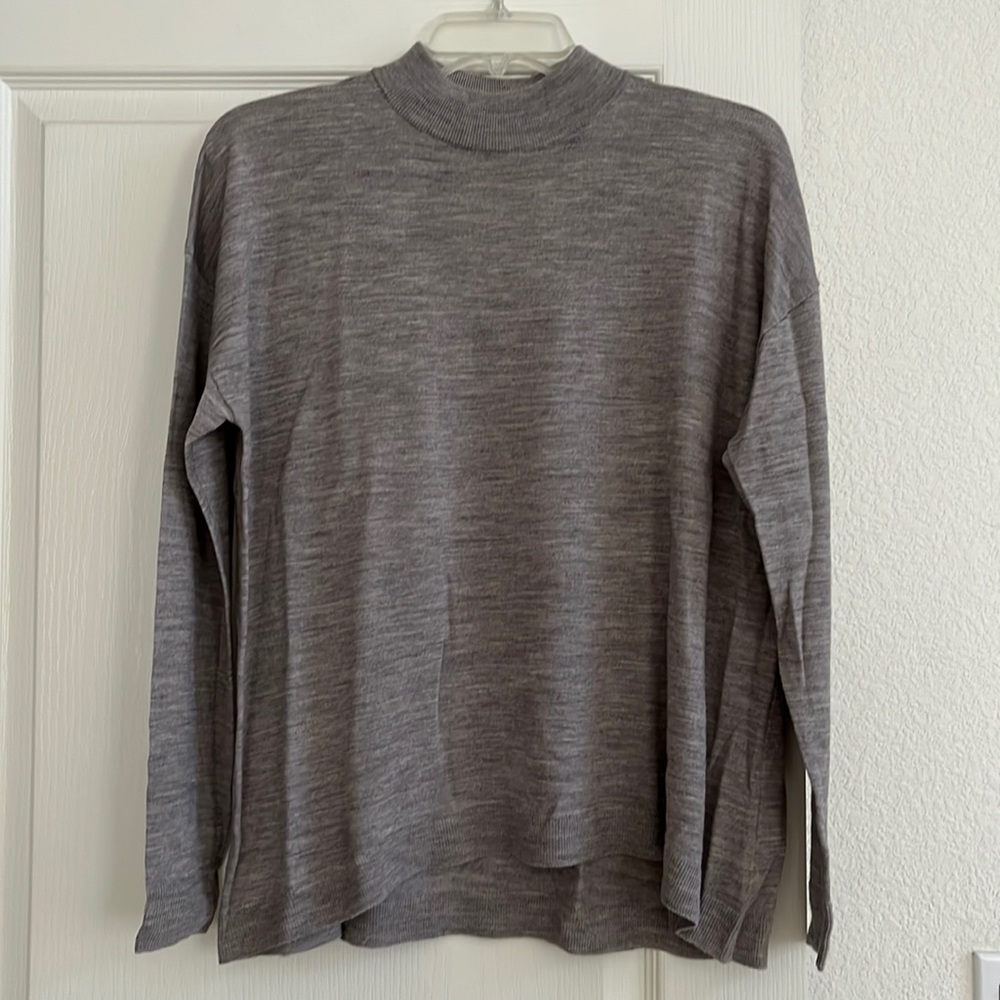 NEW WITH TAGS Uniqlo grey mock neck sweater